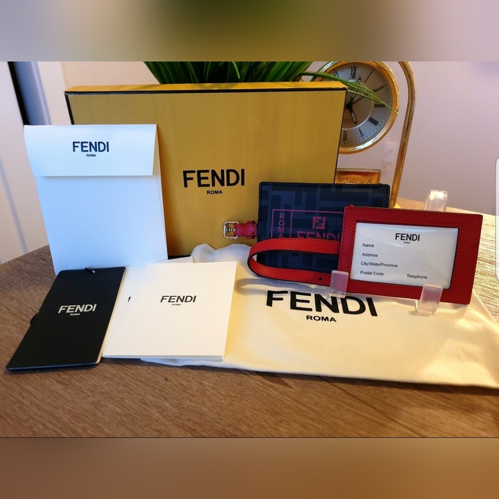 BRAND NEW Limited Edition Fendi Roma Amor Tag Set